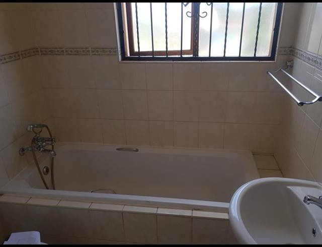 2 BEDROOM TOWNHOUSE FOR SALE IN KENLEAF